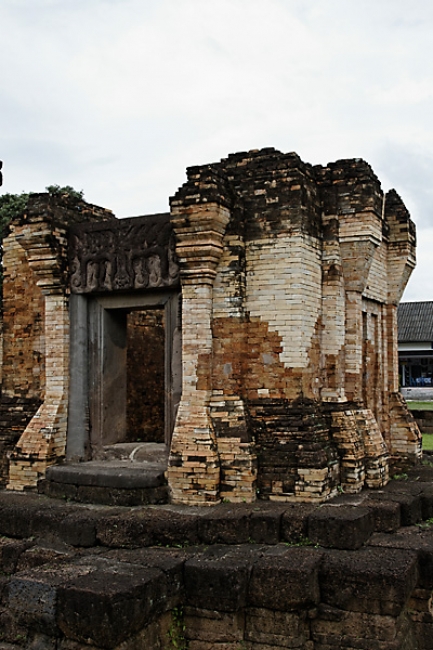 Prasat Sa Kamphaeng Yai-034